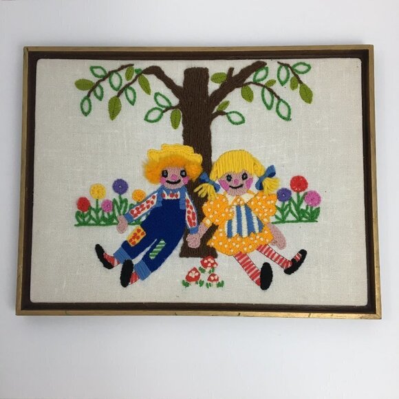 VINTAGE Waving Raggedy Ann & Andy Yarn Wall  Art - Picture 1 of 5